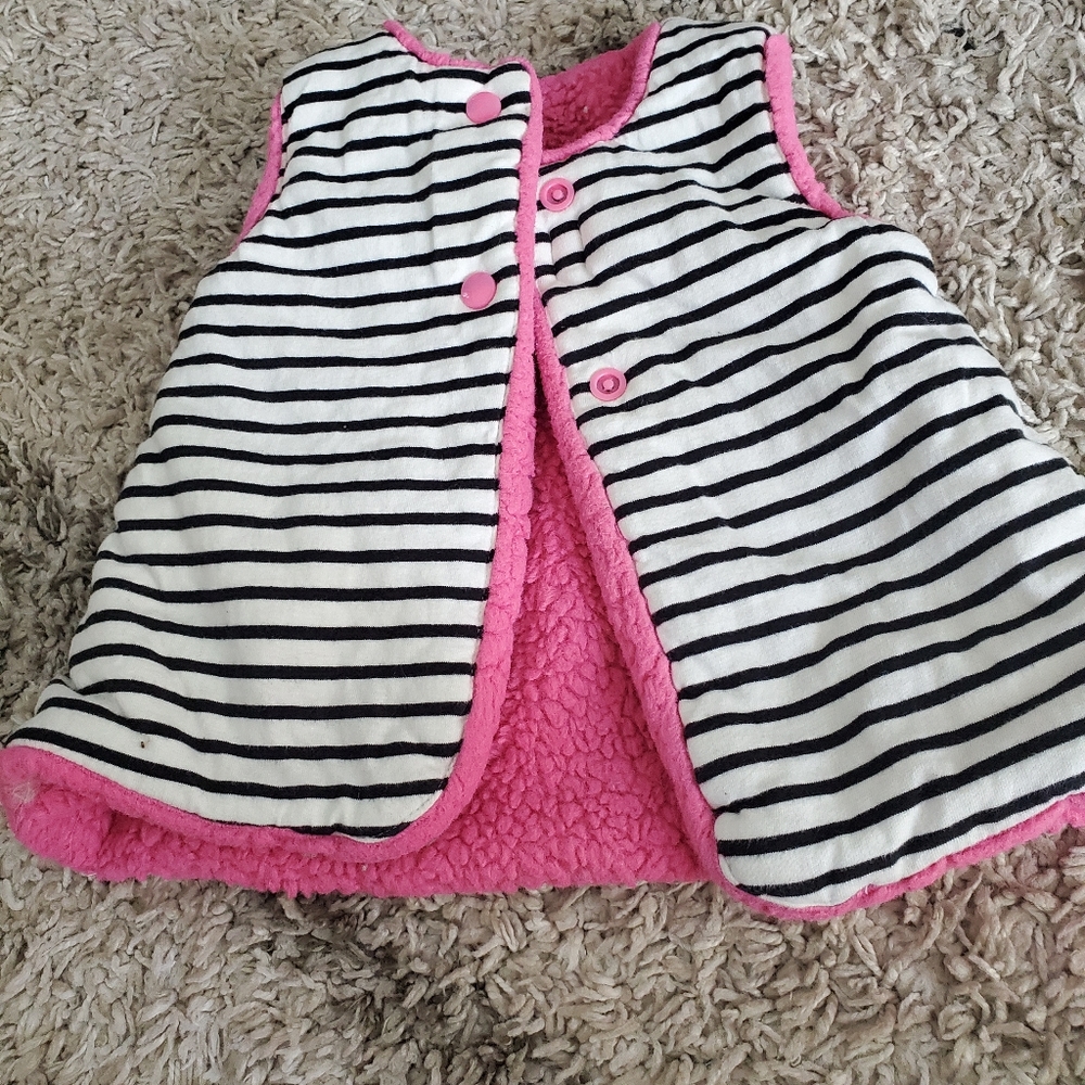 Reversible puffy vest